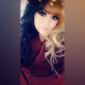 Meet your Posher, N3l3na